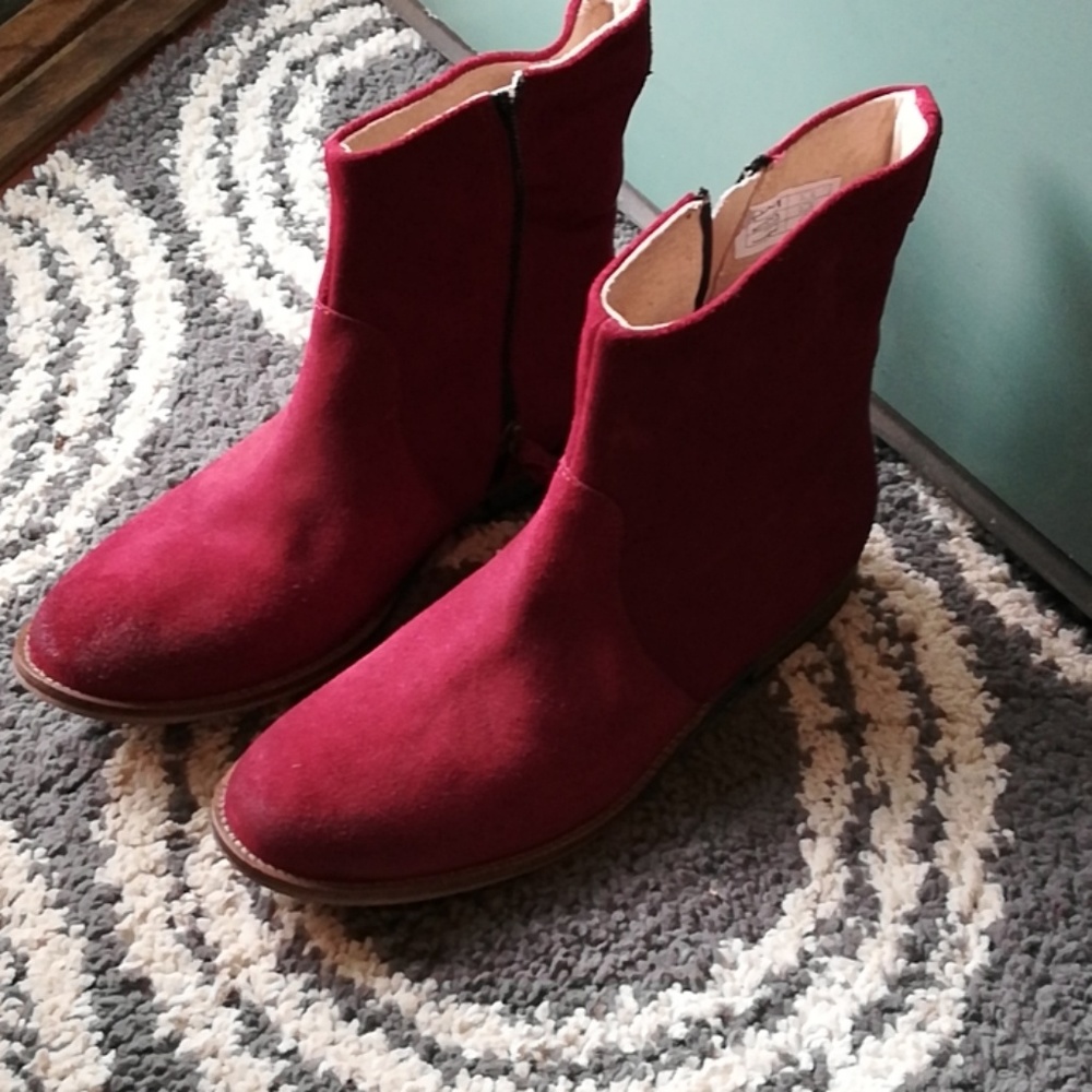 NWOB Anonymous Copenhagen waxed suede boots